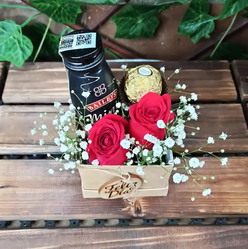 Ferrero Rocher Arreglo Floral Con 2 Rosas, Baileys (100Ml) Y