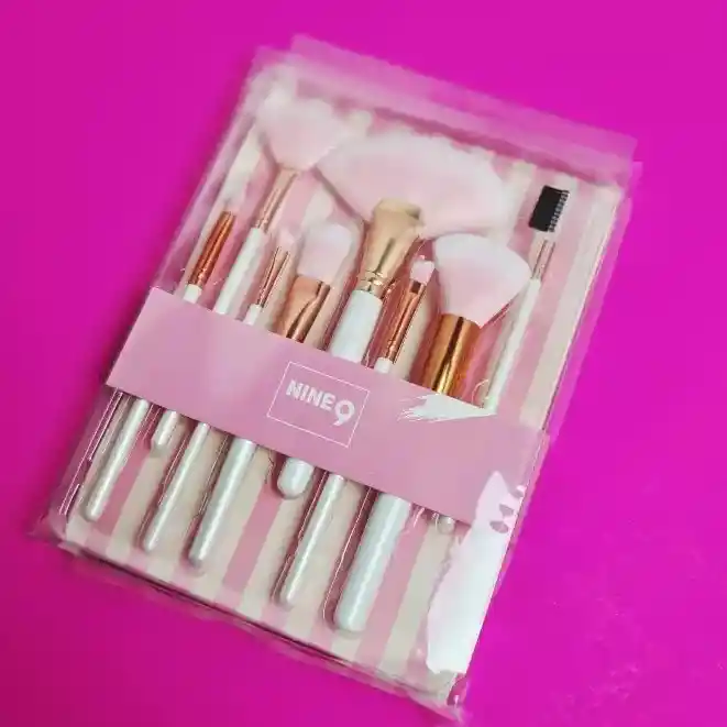 Complexion 8 Piece Brush Kit