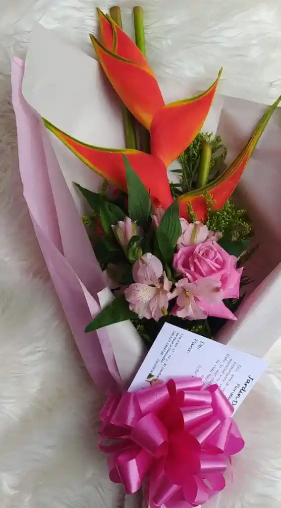 Bouquet En Tonos Rosas