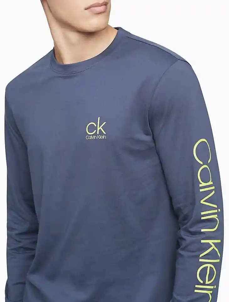 Talla S, L - Buzo Calvin Klein Azul Petróleo Active Logo Graphic Long Sleeve Tee India Ink | Original