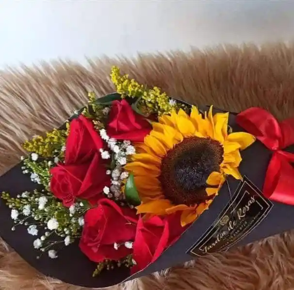 Cono De Rosas Y Girasol