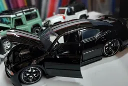 Dodge Charger 2006 Negro Escala 1/24	