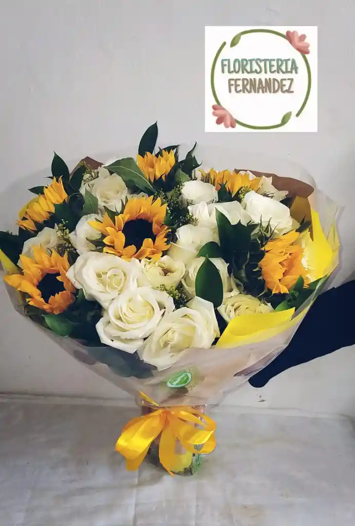 Bouquet De Rosas Blancas Y Girasoles