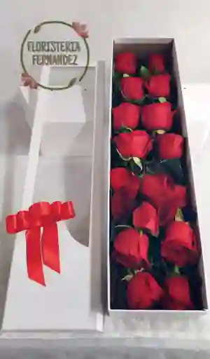 Caja Alargada De Rosas Rojas