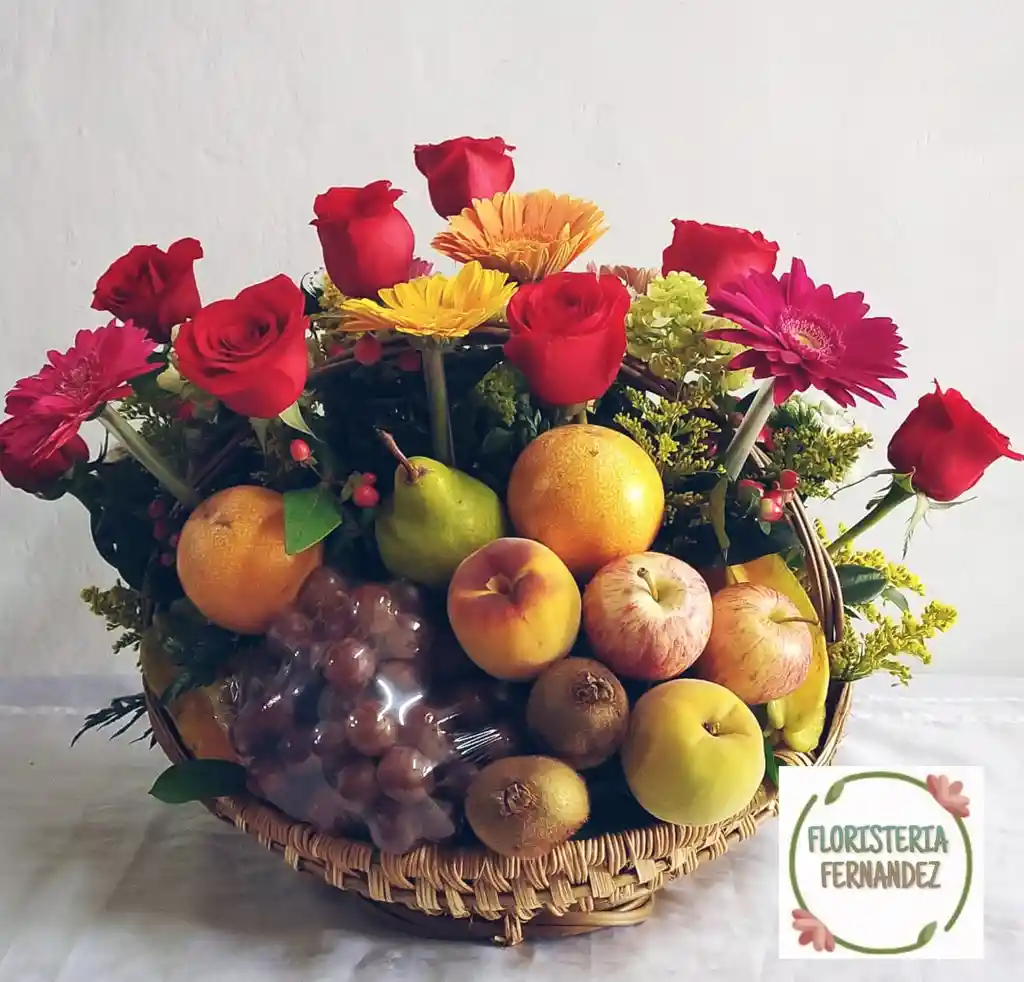 Canasta De Frutas Con Rosas Y Gerberas