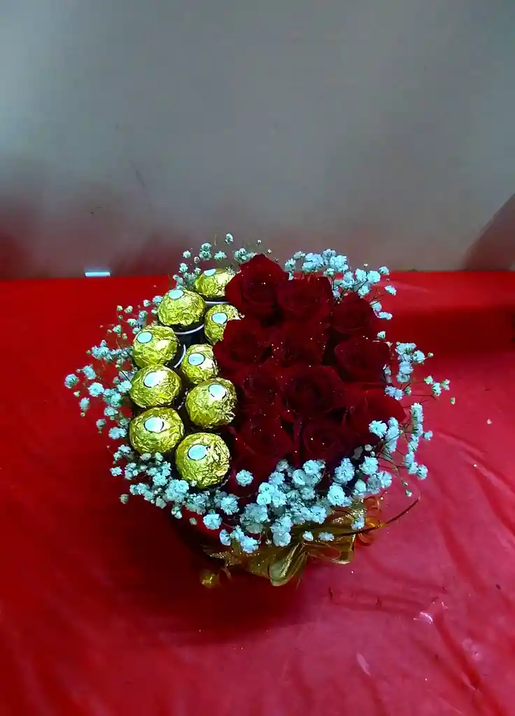 Cilindro De Flores Y Chocolates Ferrero Kikiluxury