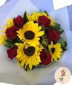 Girasoles Y Rosas En Bouquet