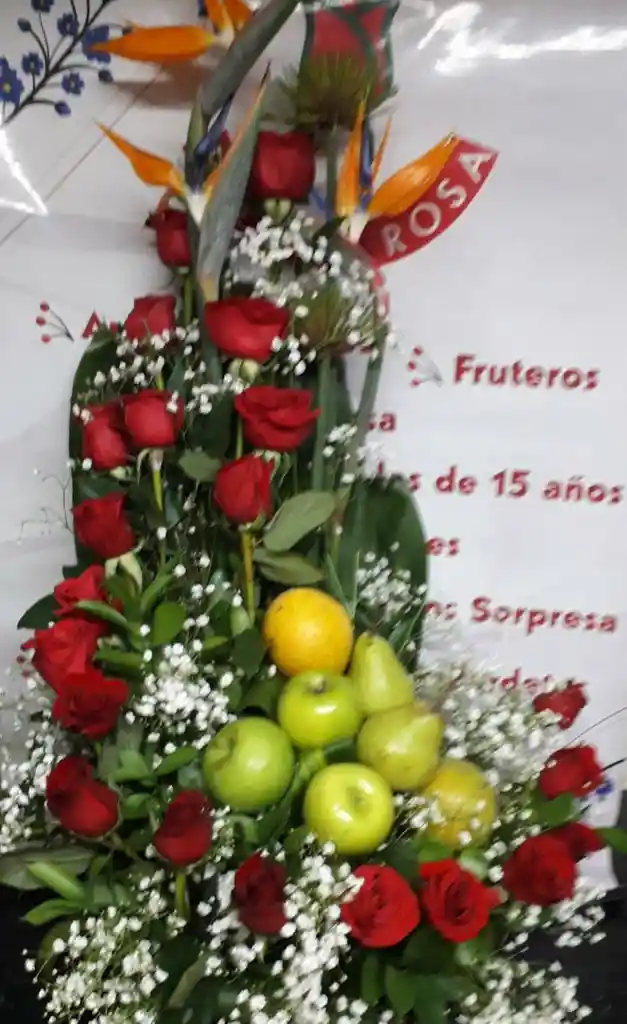 Ramo Con Frutas Aves Del Paraíso Mas Papiros Y Rosas Rojas