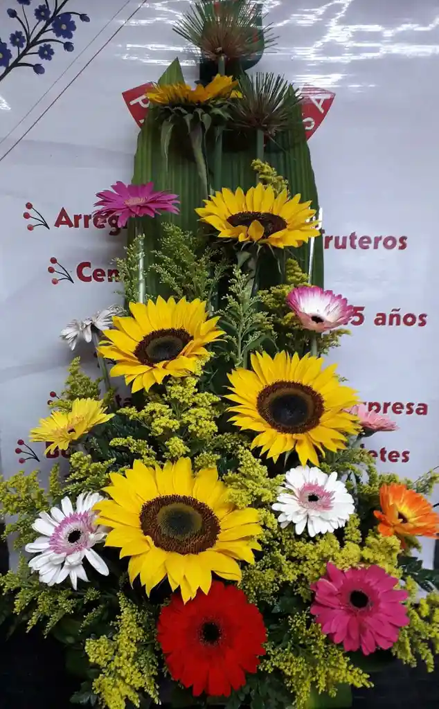 Ramo Con Papiros Mas Girasoles Mas Gerberas