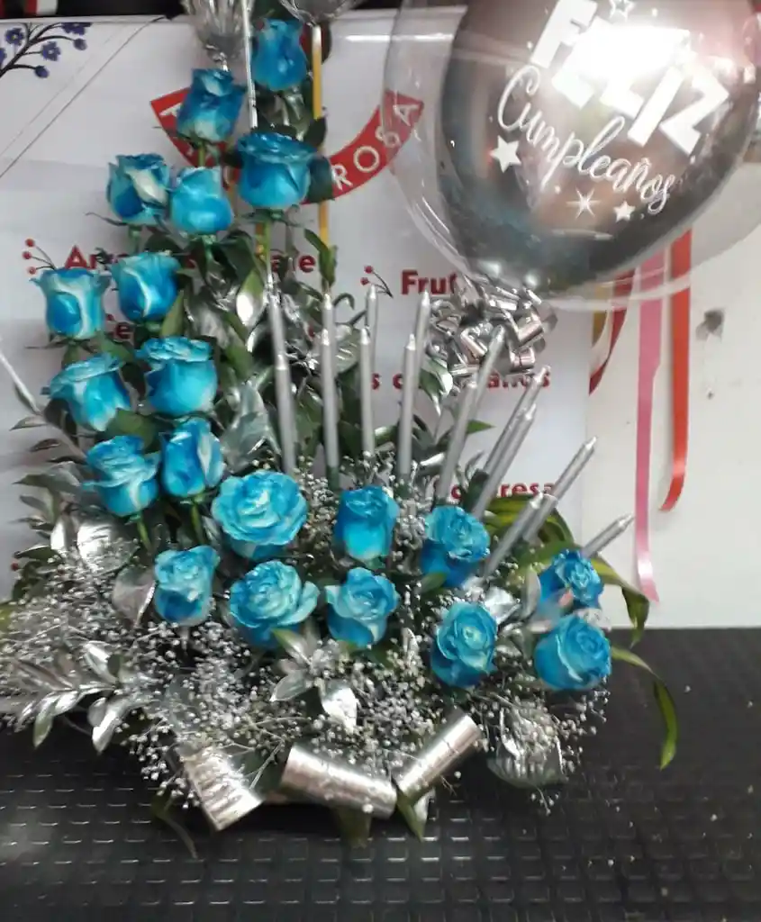 Ramo Para Quinceañera Con Rosas Azules Más Bomba Plateada