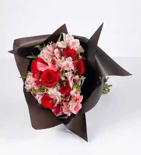 Rosas Rojas Y Astromelias En Bouquet