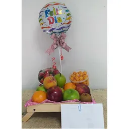 Frutas En Base De Madera Con Globo