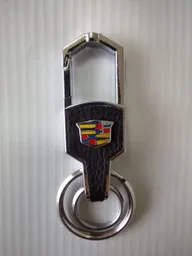 Llavero De Lujo Carro Zamak Y Cuero Emblema Cadillac