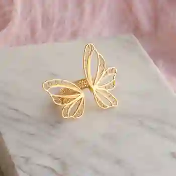 Anillo Asimétrico De Mariposa En Filigrana Dorado