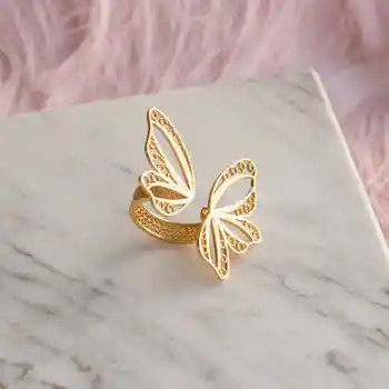 Anillo Asimétrico De Mariposa En Filigrana Dorado