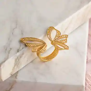 Anillo Asimétrico De Mariposa En Filigrana Dorado