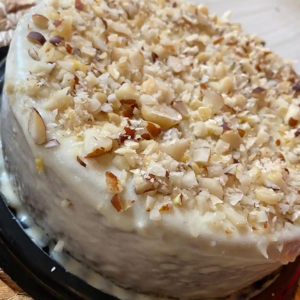 Torta De Nueces Y Zanahoria Con Glasé De Queso Crema