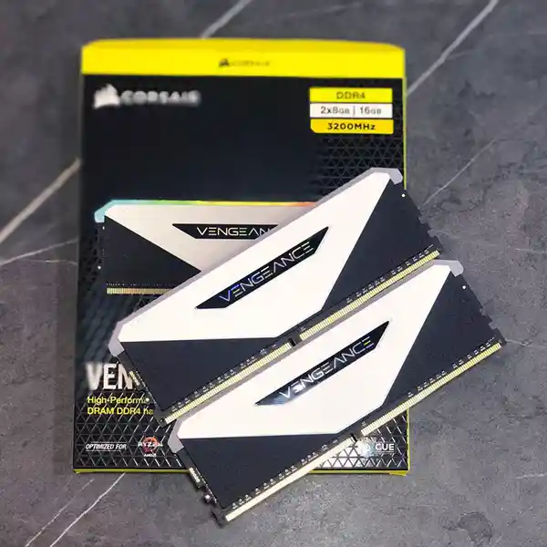 Kit Memoria Ram Corsair Vegeance Rgb Rt 16gb 3200 Ddr4 (8gb*2)