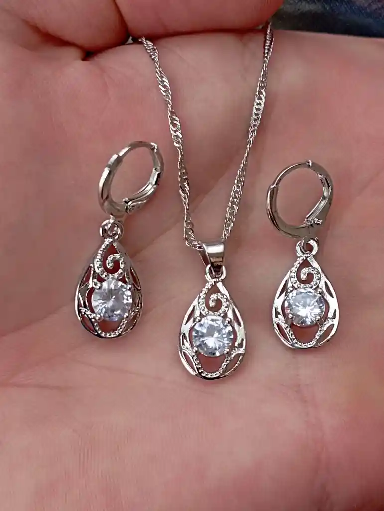 Aretes Cadena Y Dije En Plata 925; Con Bolsa De Regalo En Terciopelo; Juego (jdp214)