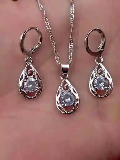 Aretes Cadena Y Dije En Plata 925; Con Bolsa De Regalo En Terciopelo; Juego (jdp214)