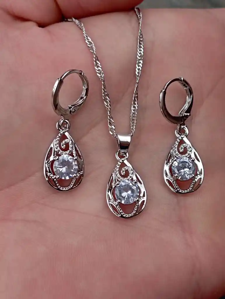 Aretes Cadena Y Dije En Plata 925; Con Bolsa De Regalo En Terciopelo; Juego (jdp214)