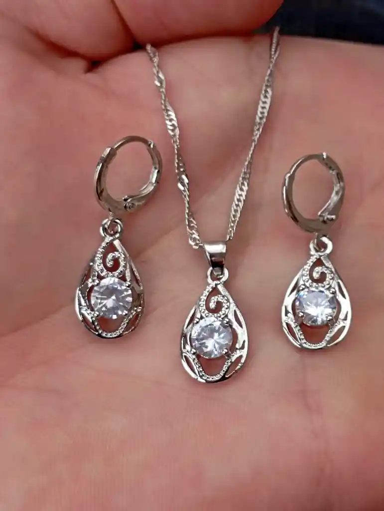 Aretes Cadena Y Dije En Plata 925; Con Bolsa De Regalo En Terciopelo; Juego (jdp214)