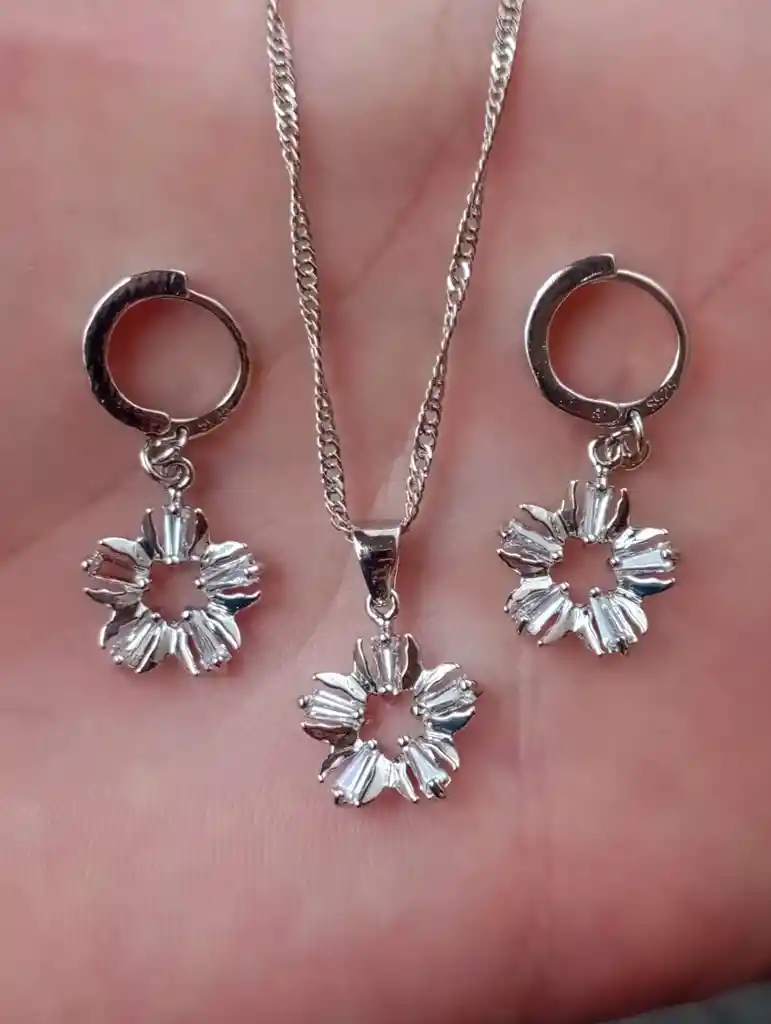 Aretes Cadena Y Dije En Plata 925; Con Bolsa De Regalo; Juego (jdp221)