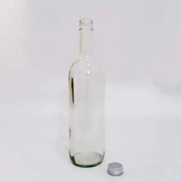 Botella En Vidrio Transparente Para Licor 750ml. Tapa Rosca