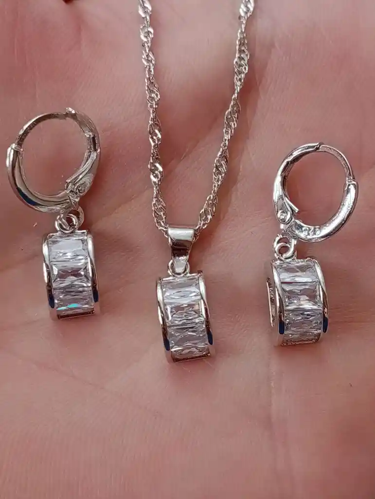 Aretes Cadena Y Dije En Plata 925; Con Bolsa De Regalo; Juego (jdp239)