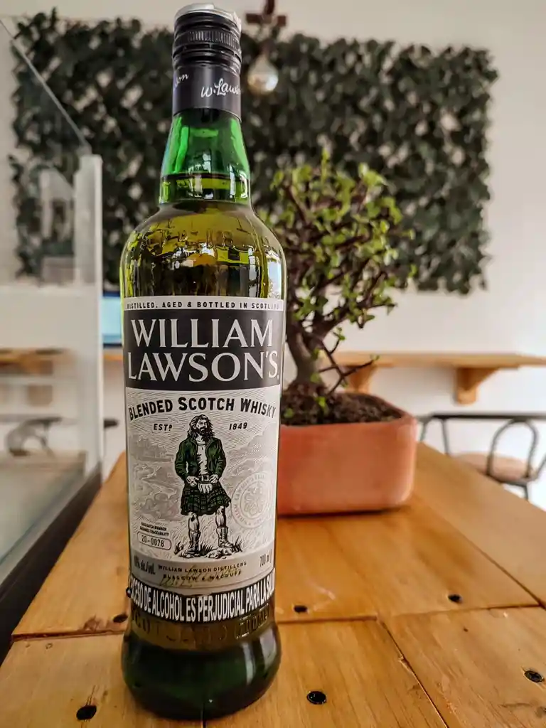 Whisky Willian Lawsons