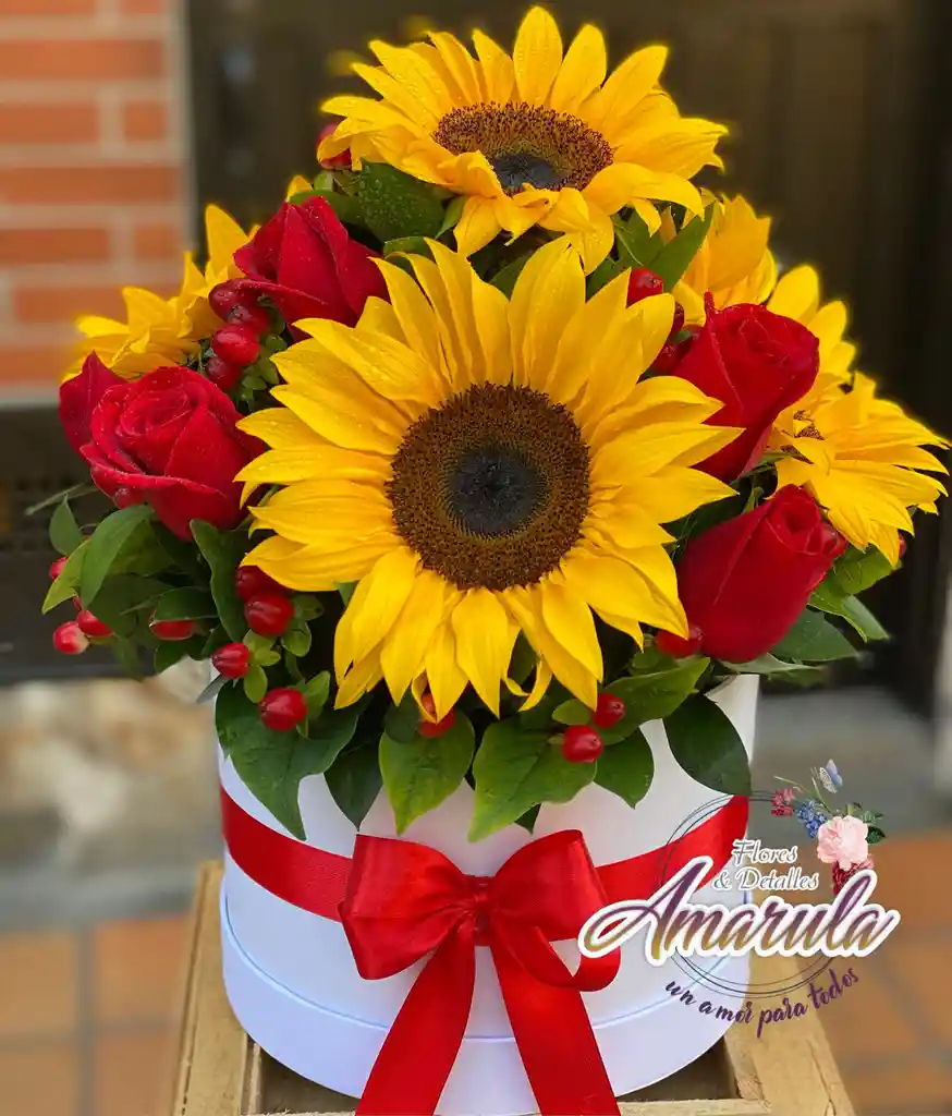 Caja De Girasoles Y Rosas