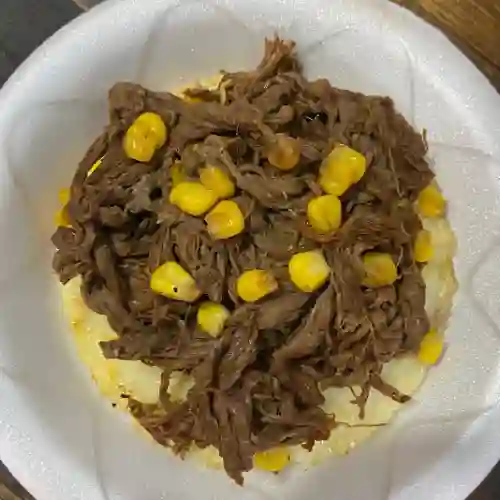 Arepa con Carne Desmechada