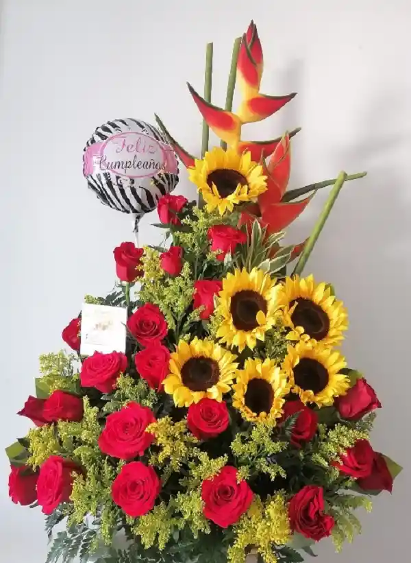 Ramo Con Rosas Rojas Heliconias Y Girasoles