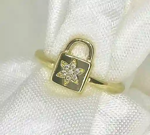 Anillo Dorado Con Cuadrado Golfi