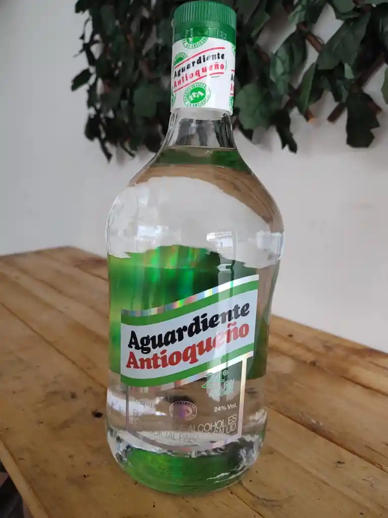 Antioqueño Aguardientetapa Verde Garrafa