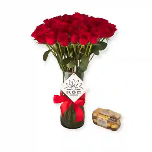Rosas Rojas En Jarrón Con Chocolates Ferrero