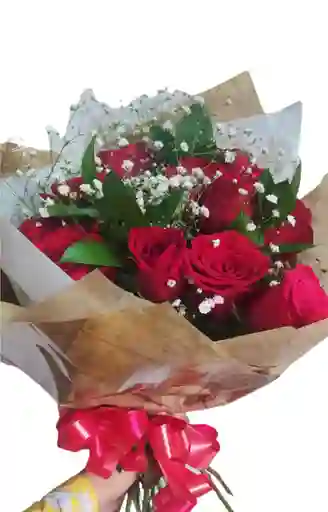 Bouquet De 12 Rosas Rojas Y Follaje