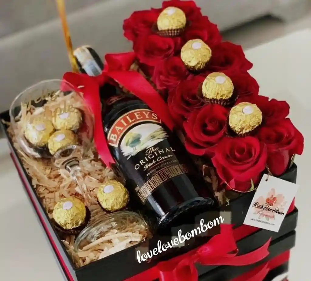 Caja Amor Y Amistad Crema De Whisky Rosas Y Chocolates, San Valentín