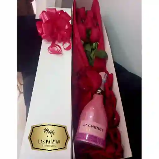 Caja De Rosas Con Vino Jp
