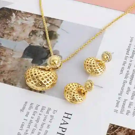Set De Aretes Y Collar Dorado