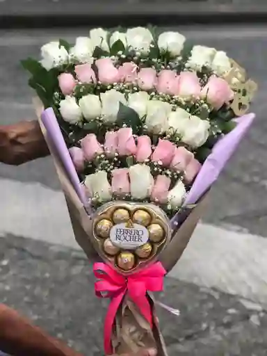 Bouquet De Rosas De Color Con Chocolates