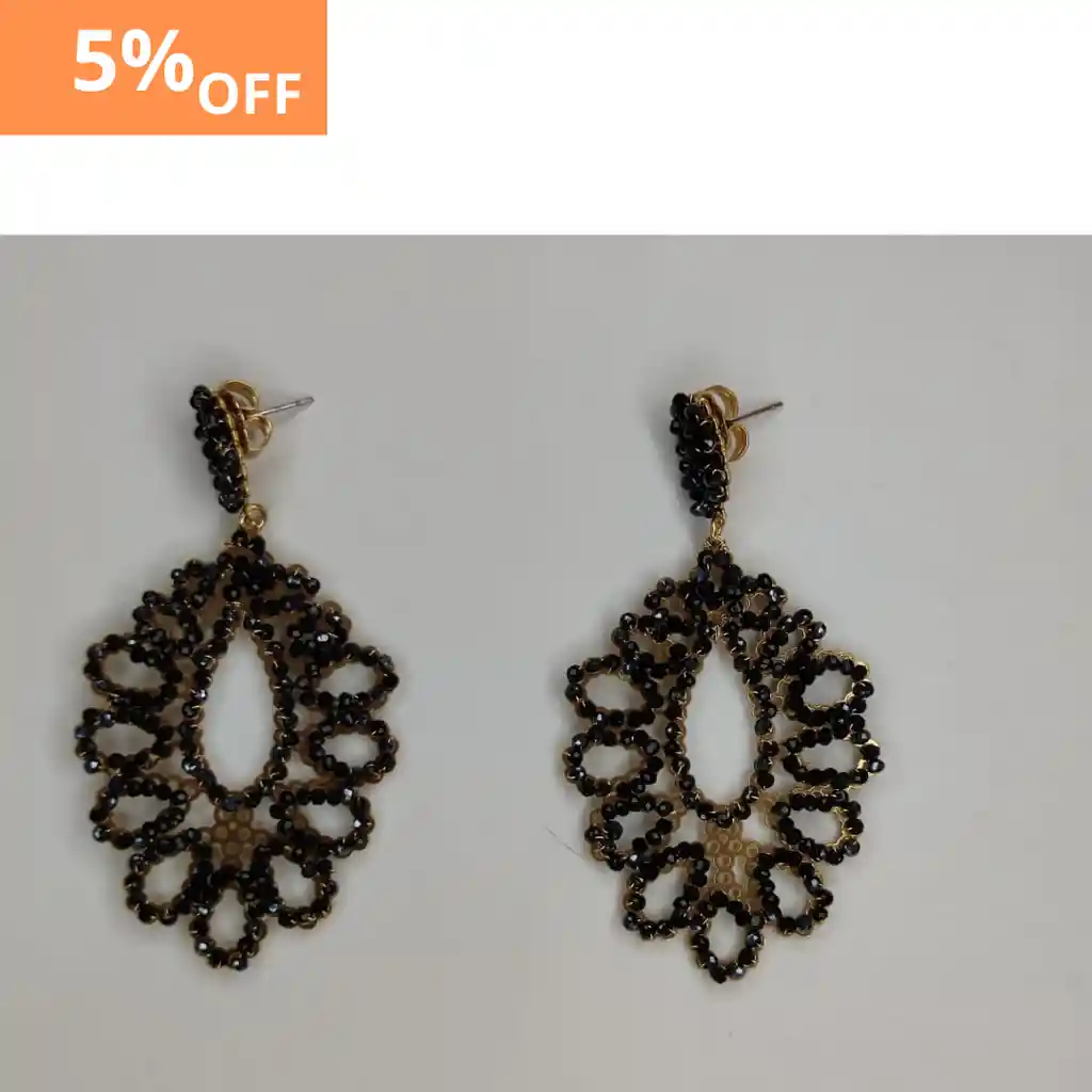 Accesrio Aretes Dorados Con Negro