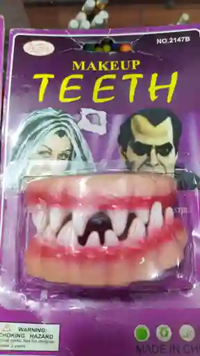 Dientes De Vampiro En Plástico Suave