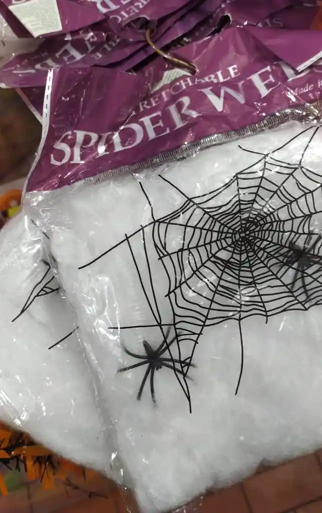 Telaraña Blanca Con Arañitas De Plástico