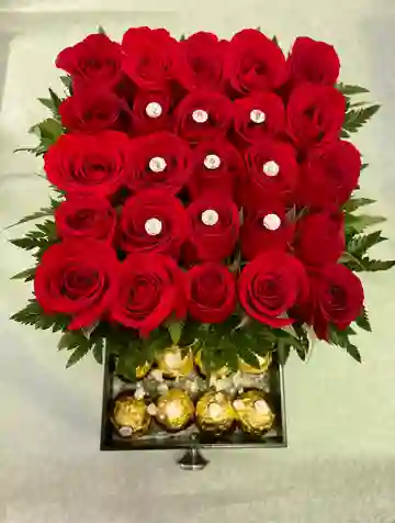 Caja De Rosas Deluxe Y Chocolates