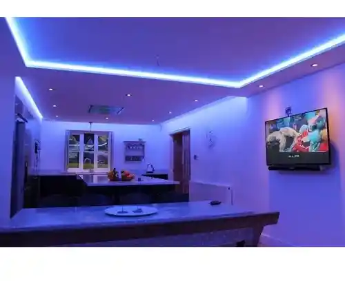 Luz Led Multicolor Rgb, Trae Cargador, Control Remoto