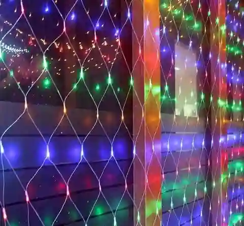 Luces De Navidad Tipo Malla Luz Led Multicolor 1.20x1.20 X100 Bombillos (cable Transparente)