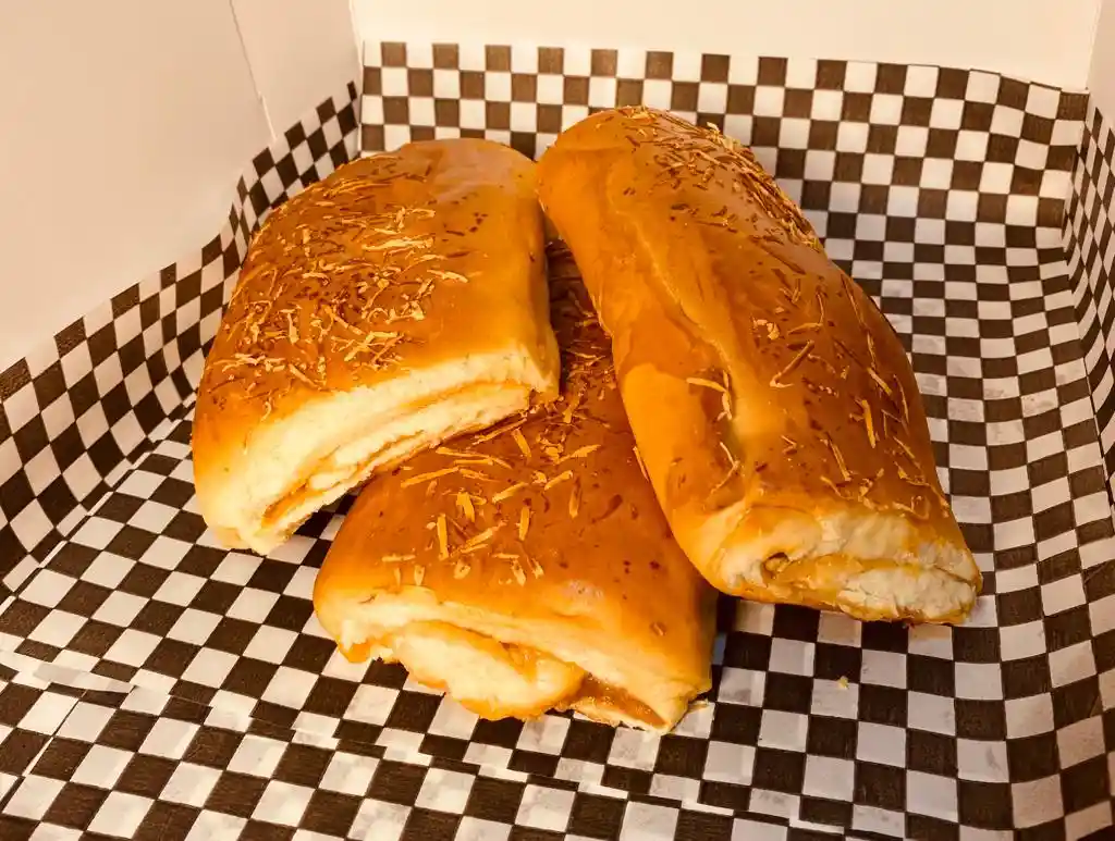 Pan Cortado De Arequipe Con Queso