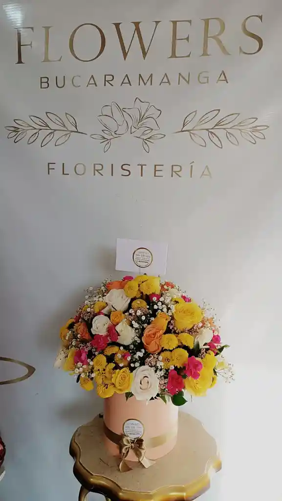 Caja De Rosas Globos En Helio Día De La Mujer