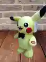 Muñeco Pokémon Pikachu Con Movimiento Y Sonido / 30cm.